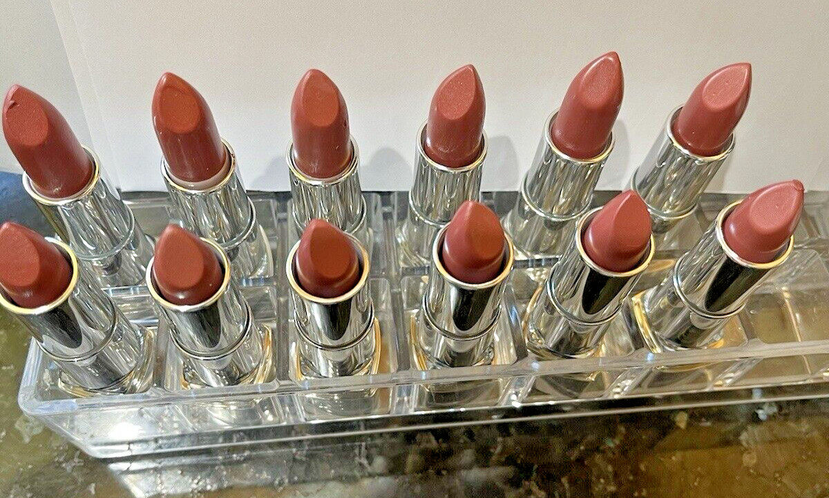 2 Rimmel Moisture Renew Lipstick 125 To Nude Or Not To Nude / Imperfect Smudged
