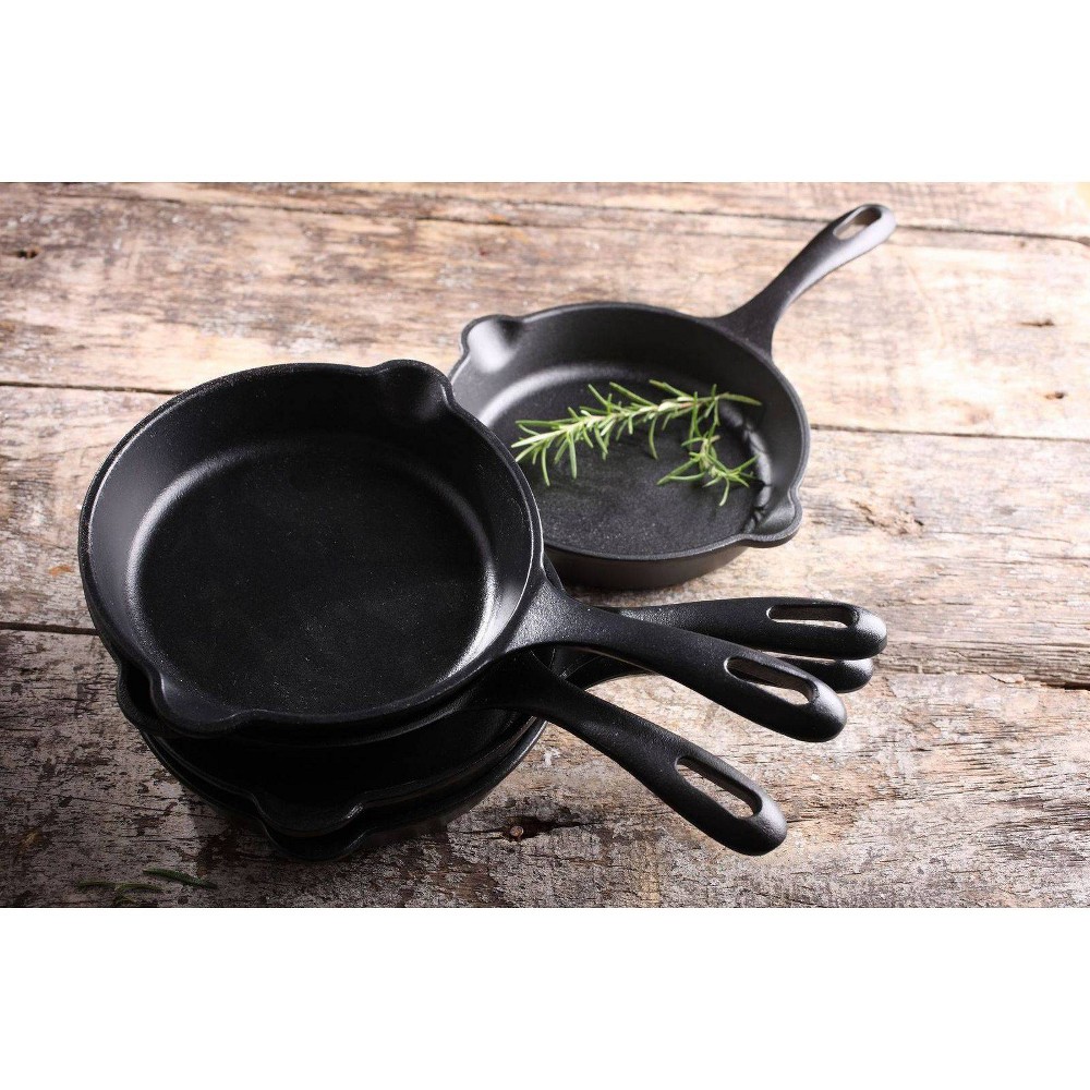 Victoria Seasoned Cast Iron Skillet With Double Loop Handles